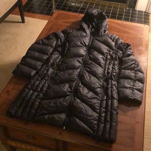 BCBGeneration Ltwght Parka w/ Packable Down. Sz Lg. It is in great condition